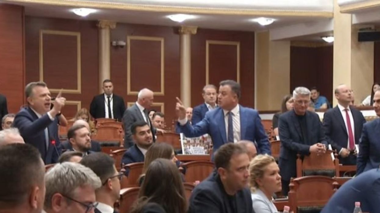 Tensione në Kuvend, Balla: Sali Berisha të sfidoj, dil sot në protestë Tensione në Kuvend, Balla: Sali Berisha të sfidoj, dil sot në protestë