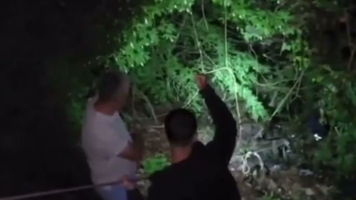 Aksident te Syri i Kaltër në Sarandë, dy persona me motor bien nga 15 metra lartësi