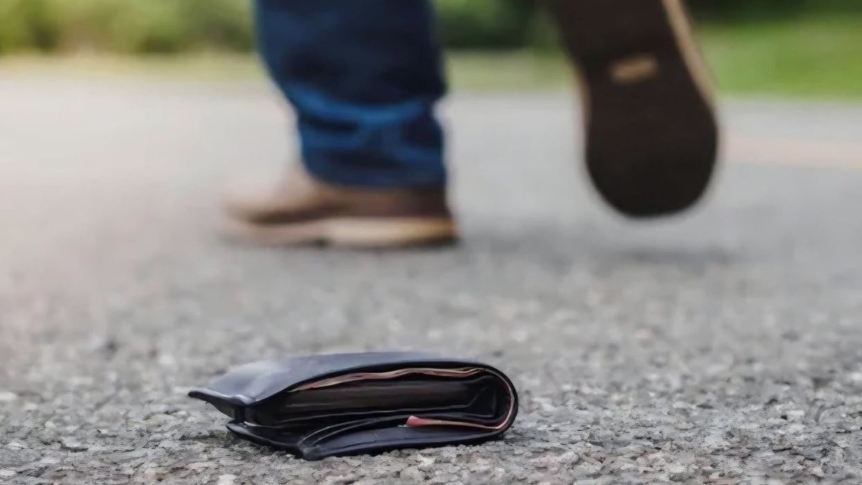 Një qytetar nga Ferizaj gjen portofol me 160 euro dhe dokumente Një qytetar nga Ferizaj gjen portofol me 160 euro dhe dokumente