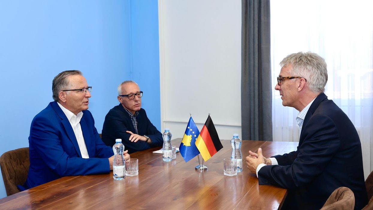 Hamza takohet me ambasadorin e Gjermanisë, rikonfirmoi përkushtimin e PDK-së për formimin e institucioneve qeverisëse Hamza takohet me ambasadorin e Gjermanisë, rikonfirmoi përkushtimin e PDK-së për formimin e institucioneve qeverisëse
