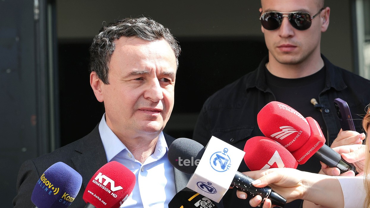 Kurti nxiton te makina, s’e komenton gatishmërinë e LDK-së për koalicion