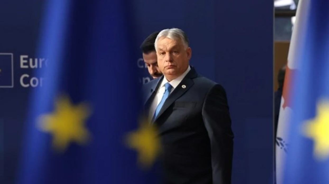 Hungarian president signs law, Orban can never become prime minister again