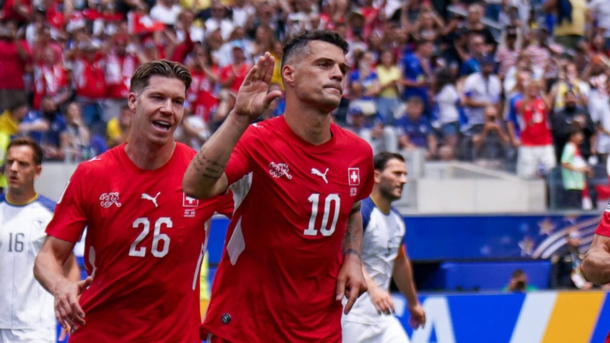 FIFA publikon videon se si Granit Xhaka me pasimet e tij të jashtëzakonshme e shkatërroi Bosnjën