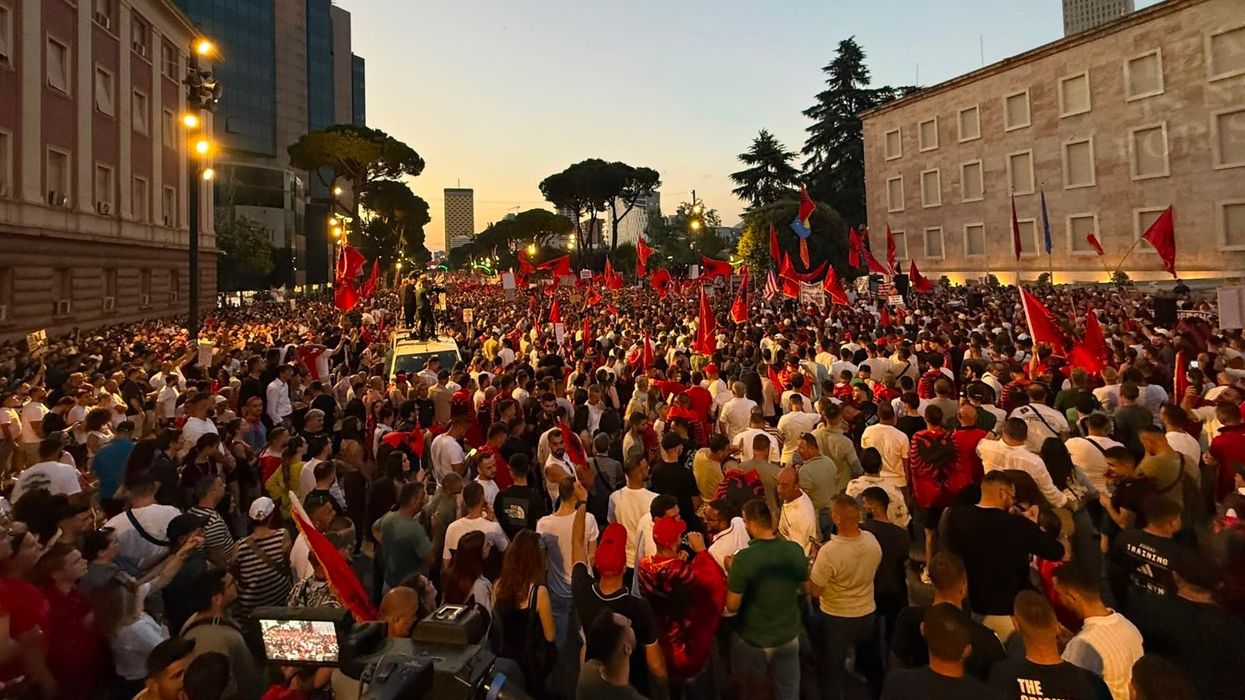 Rezistenca vazhdon te Kryeministria: Nuk ikim nga sheshi pa dhënë Rama dorëheqjen Rezistenca vazhdon te Kryeministria: Nuk ikim nga sheshi pa dhënë Rama dorëheqjen