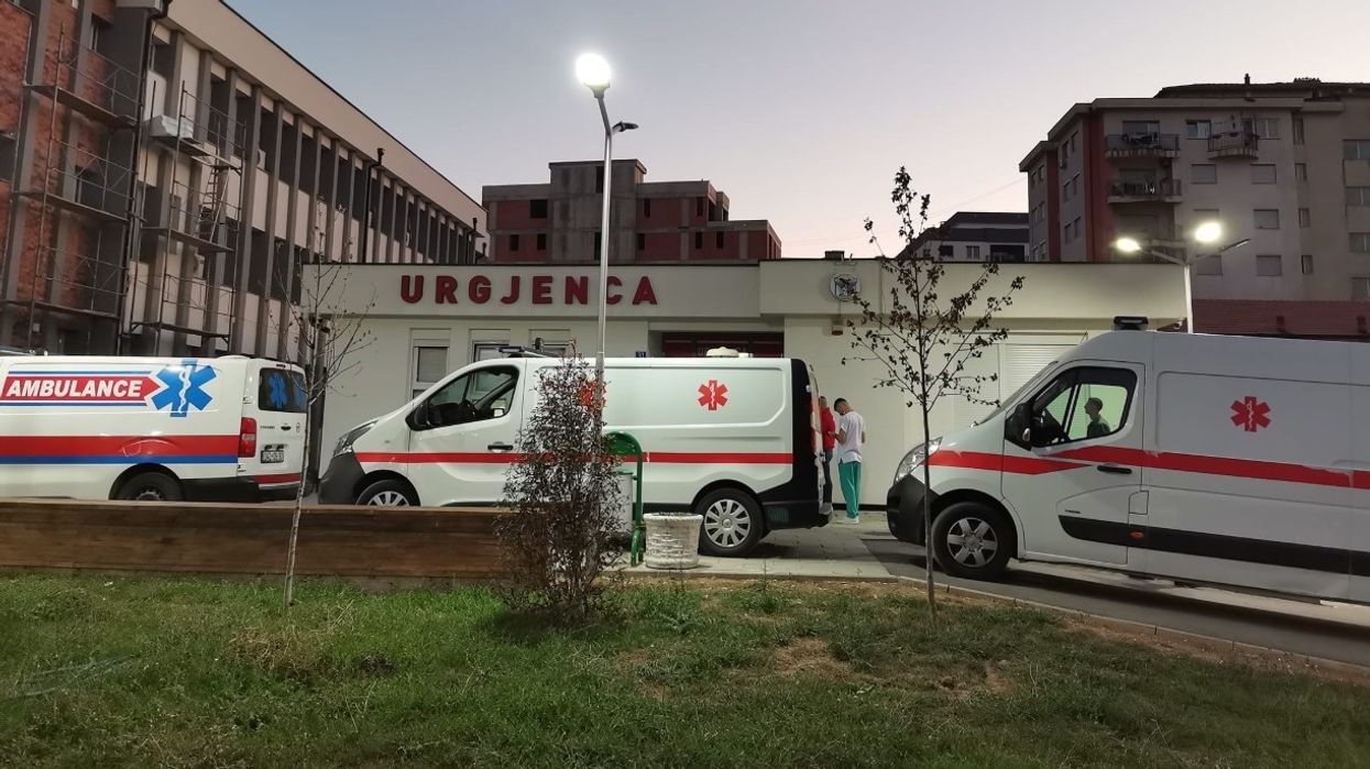 Viktima dërgohet pa shenja jete në QKMF në Malishevë, policia nis hetimet Viktima dërgohet pa shenja jete në QKMF në Malishevë, policia nis hetimet