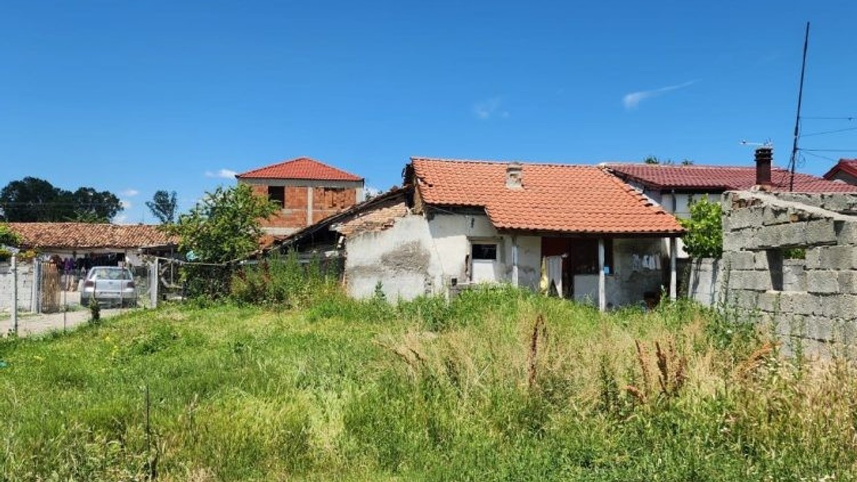 Djali i kishte ikur në Greqi për punë sezonale, 55-vjeçarja në Maliq ndërron jetë në banesë