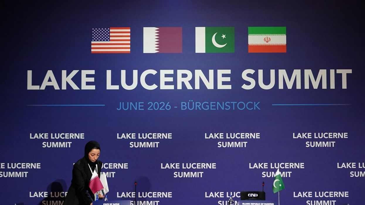 Trump kërcënon se do ta 'godasë shumë fort Iranin' nëse nuk e ndalon Hezbollahun 'të shkaktojë probleme' Trump kërcënon se do ta 'godasë shumë fort Iranin' nëse nuk e ndalon Hezbollahun 'të shkaktojë probleme'