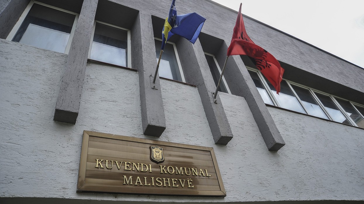 Inspektorati komunal i Malishevës apelon për respektim të orarit të grumbullimit të mbeturinave nga bizneset