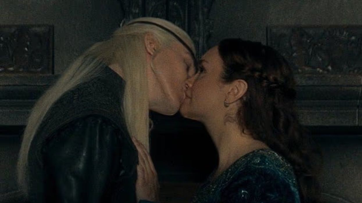 “Ishte tronditëse”, Ewan Mitchell flet për puthjen me 'nënën' e tij në “House of the Dragon” “Ishte tronditëse”, Ewan Mitchell flet për puthjen me 'nënën' e tij në “House of the Dragon”