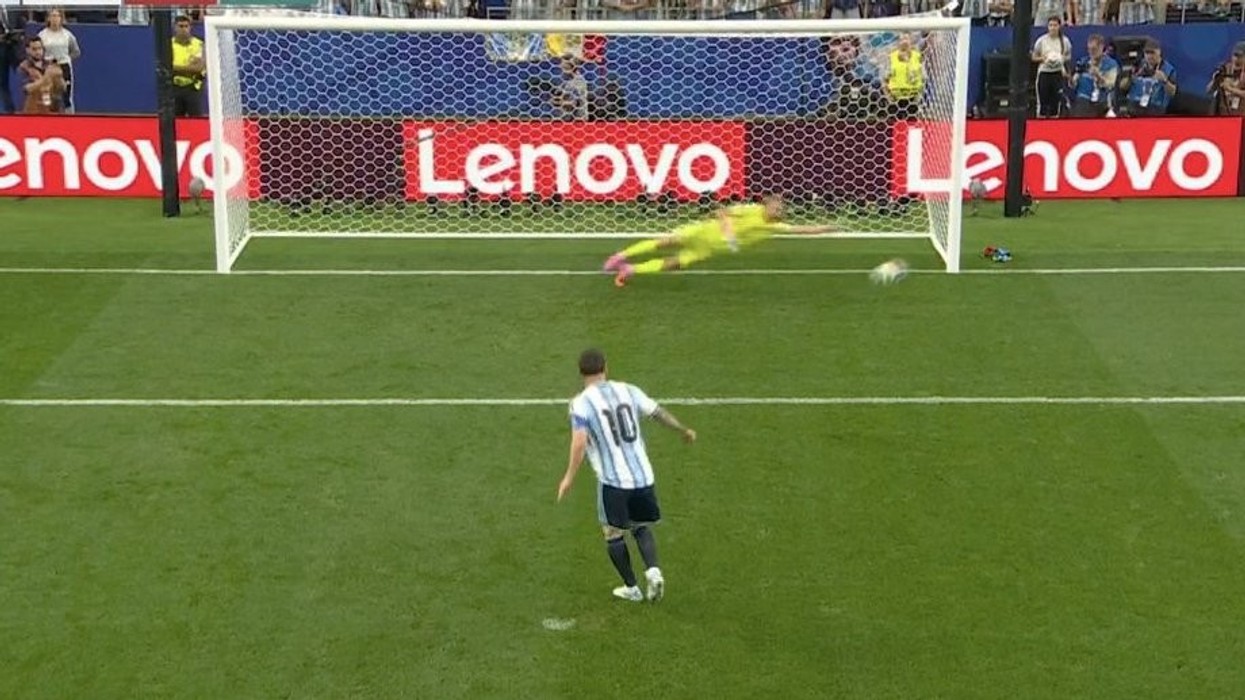 Messi humb penalltinë, Argjentina tronditet në start të ndeshjes