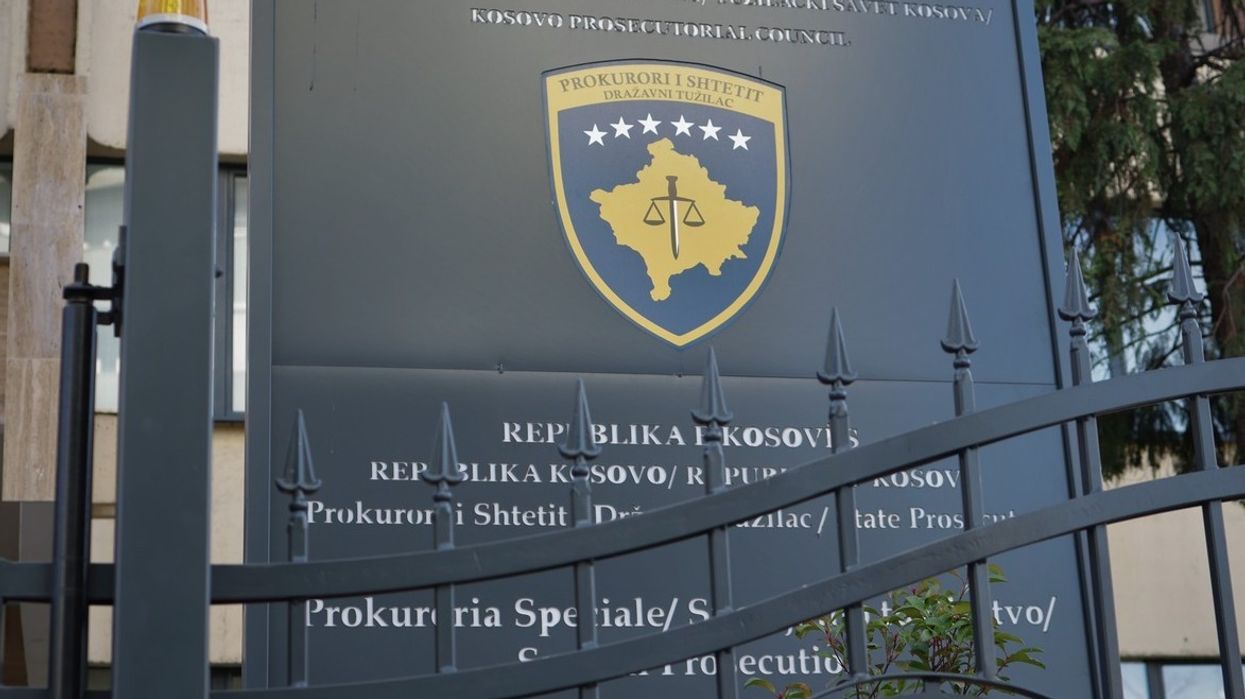 Prokuroria Speciale nuk mund t’i verifikojë të akuzuarit për krime lufte, njëri rezulton i vdekur para aktakuzës për Reçakun Prokuroria Speciale nuk mund t’i verifikojë të akuzuarit për krime lufte, njëri rezulton i vdekur para aktakuzës për Reçakun