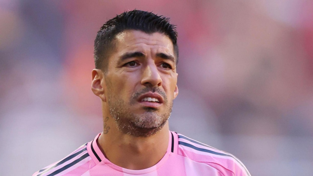 “Ndjehem i pafuqishëm sepse s’mund të bëj asgjë”, Luis Suarez reagon pas paraqitjeve të dobëta të Uruguait
