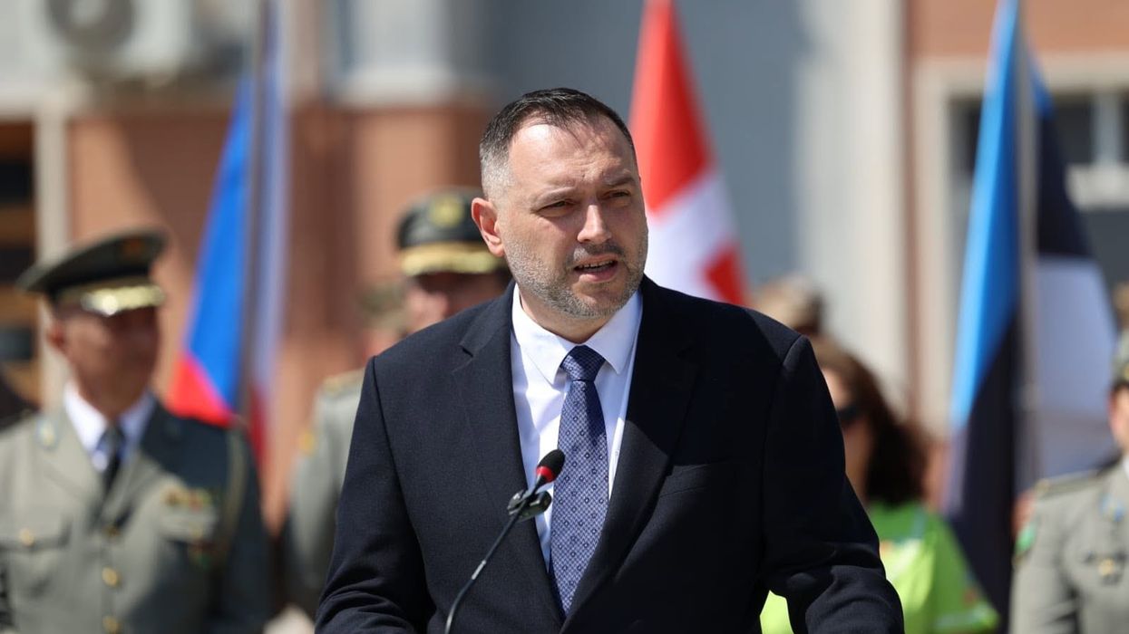 Reagon ministri i Mbrojtjes së Shqipërisë: Turp i madh të flitet në emër të UÇK-së për përfitime politike Reagon ministri i Mbrojtjes së Shqipërisë: Turp i madh të flitet në emër të UÇK-së për përfitime politike
