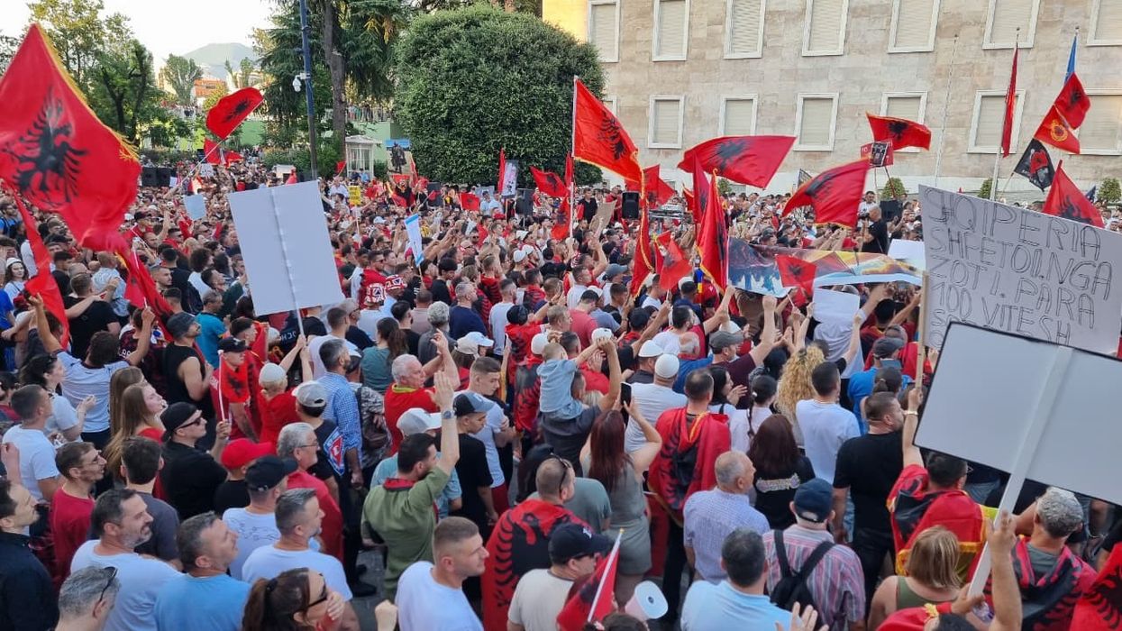 Protesta për Zvërnecin hyn në ditën e 24-të, qytetarët protestojnë para Kryeministrisë Protesta për Zvërnecin hyn në ditën e 24-të, qytetarët protestojnë para Kryeministrisë