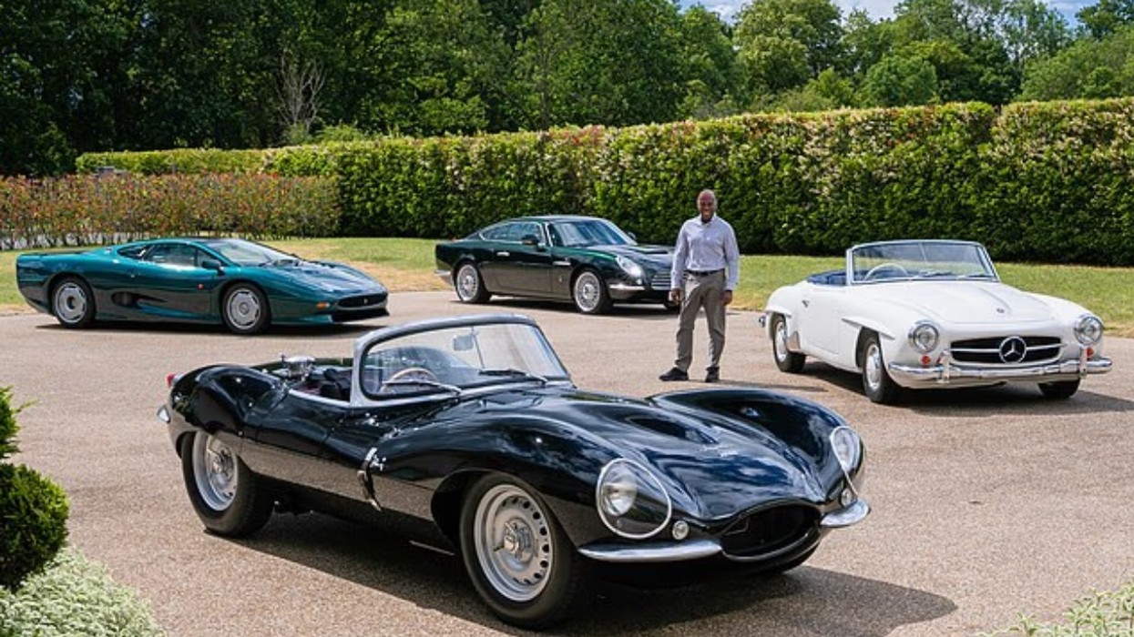 Babai i Lewis Hamilton do të shesë koleksionin e tij të madh prej 27 makinash klasike për 4 milionë euro