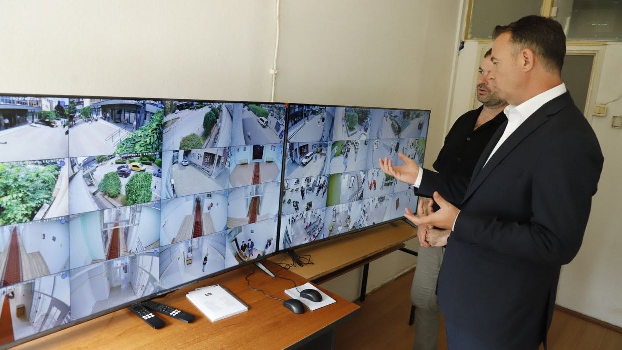 Mitrovica 'nën vëzhgim', nis instalimi i kamerave të sigurisë në gjithë qytetin Mitrovica 'nën vëzhgim', nis instalimi i kamerave të sigurisë në gjithë qytetin