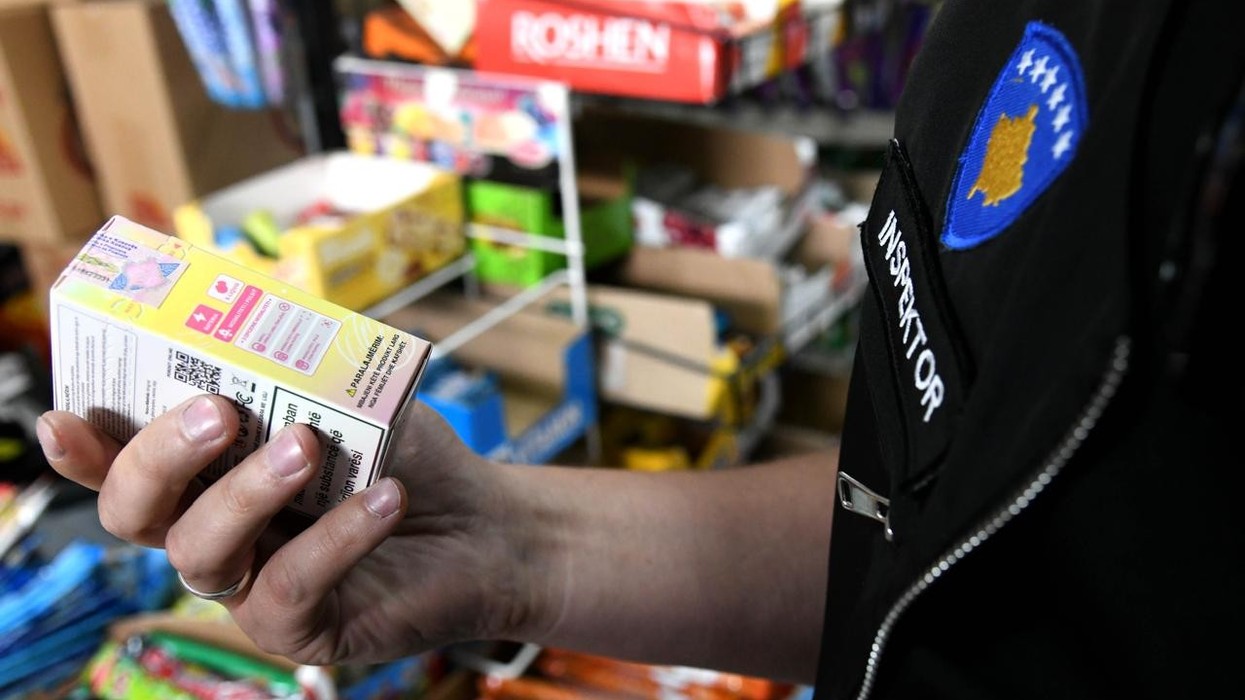 Aksion në gjashtë komuna për parandalimin e shitjeve të cigareve elektronike te të miturit