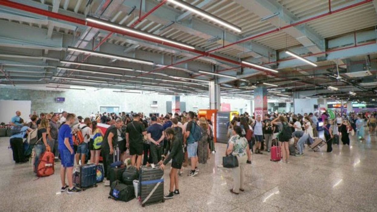 Fluks i lartë në Rinas, 53 mijë pasagjerë kaluan aeroportin në 24 orë Fluks i lartë në Rinas, 53 mijë pasagjerë kaluan aeroportin në 24 orë