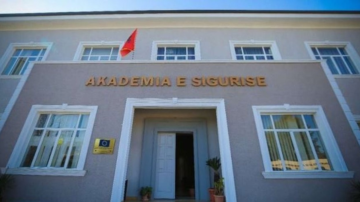 Helmohen sërish nga ushqimi 50 kursantë të Akademisë së Sigurisë