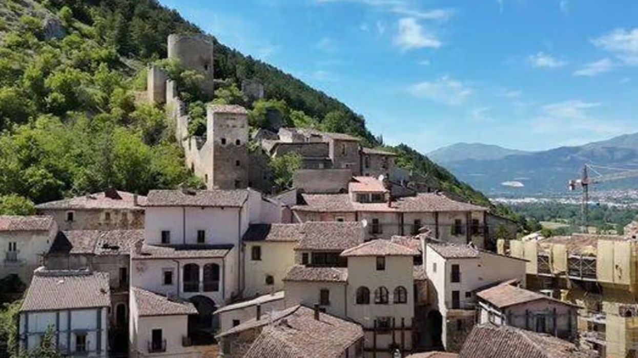 I gjithë qyteti italian i braktisur me mobilje ende brenda shtëpive pasi 20,000 vendas u larguan gjatë natës I gjithë qyteti italian i braktisur me mobilje ende brenda shtëpive pasi 20,000 vendas u larguan gjatë natës