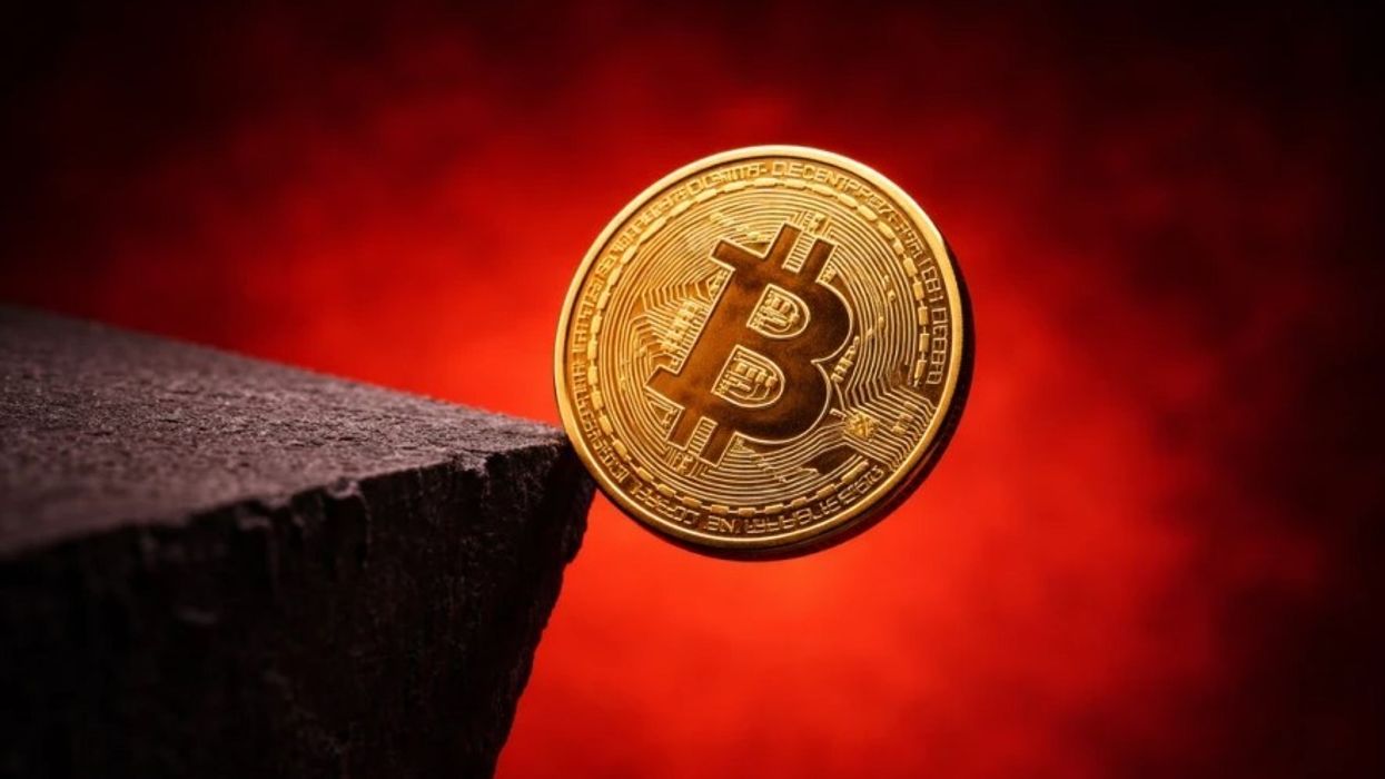 Bitcoin bie nën 60 mijë dollarë Bitcoin bie nën 60 mijë dollarë
