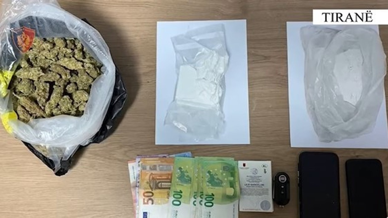 Arrestohet 35-vjeçari në Tiranë, sekuestrohet kokainë, kanabis e para – Policia publikon pamje