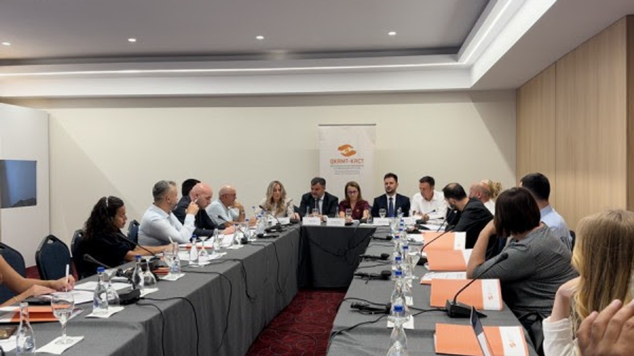 Shëndeti mendor në burgje mbetet sfidë, QKRMT dhe institucionet bëjnë thirrje për trajtim dinjitoz