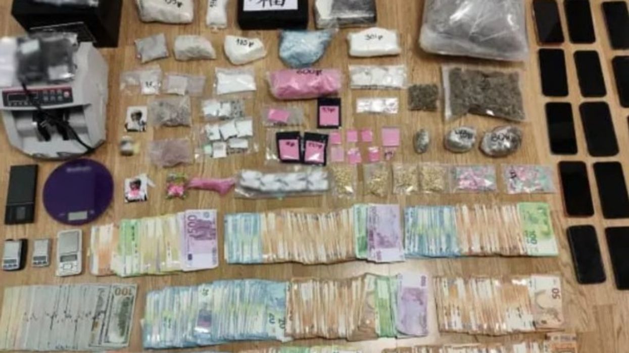 'Çmontohet' banda e trafikut të drogës në Mykonos, koka e grupit një 37-vjeçar shqiptar - drogën e transportonin me makinat e një kompanie turistësh 'Çmontohet' banda e trafikut të drogës në Mykonos, koka e grupit një 37-vjeçar shqiptar - drogën e transportonin me makinat e një kompanie turistësh