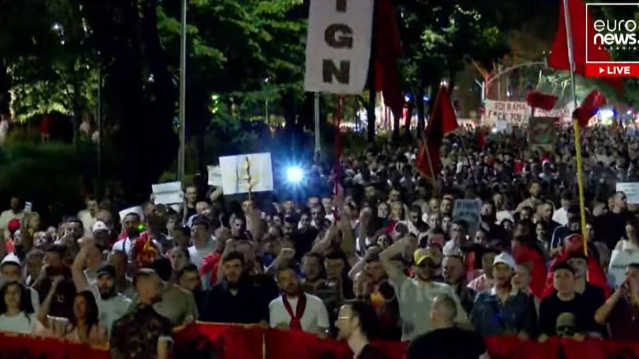 Pas tubimit para Kryeministrisë, protestuesit marshojnë në rrugët e kryeqytetit në ditën e 27-të të protestës