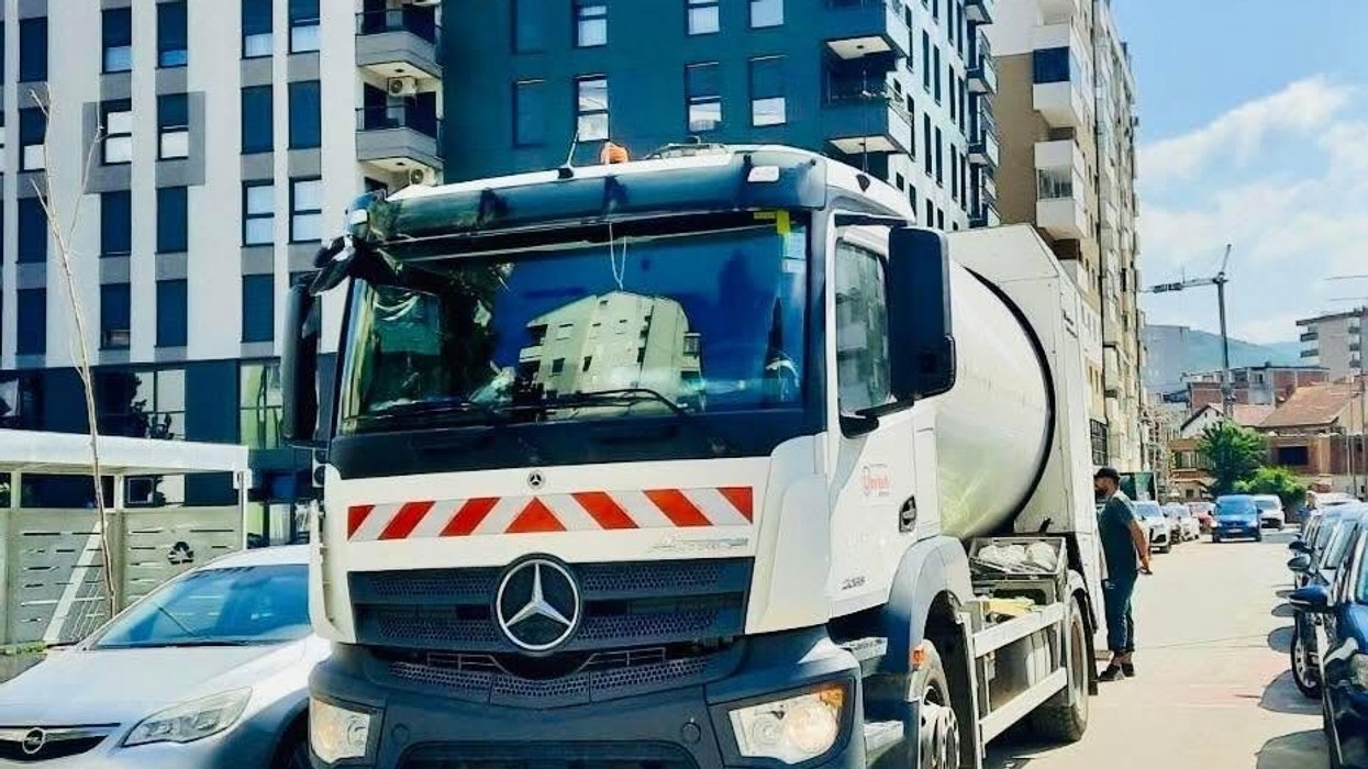 KRM “Uniteti” angazhon ekipe shtesë për mirëmbajtjen e pastërtisë në Mitrovicë gjatë sezonit të mërgatës