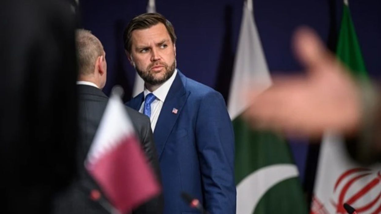 SHBA-ja dhe Irani shkëmbejnë sulme, JD Vance: Nëse diçka nuk është e qartë, merrni telefonin SHBA-ja dhe Irani shkëmbejnë sulme, JD Vance: Nëse diçka nuk është e qartë, merrni telefonin