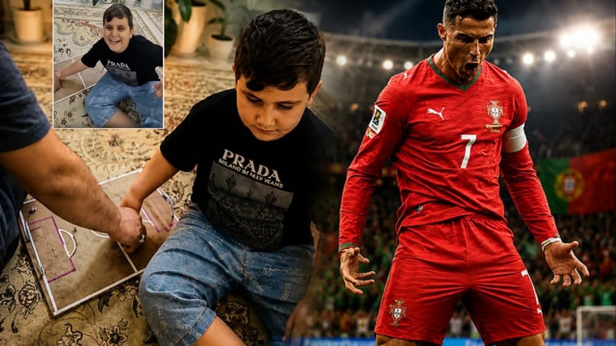 Video që bëri të qajë planeti: Babai përdori një tabelë taktike për t'ia përcjellë golin e Ronaldos djalit të tij të verbër