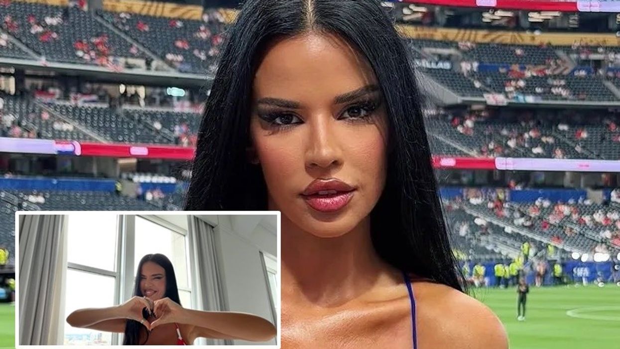 Tifozja kroate Ivana Knoll surprizon publikun shqiptar, thotë "të dua" në shqip Tifozja kroate Ivana Knoll surprizon publikun shqiptar, thotë