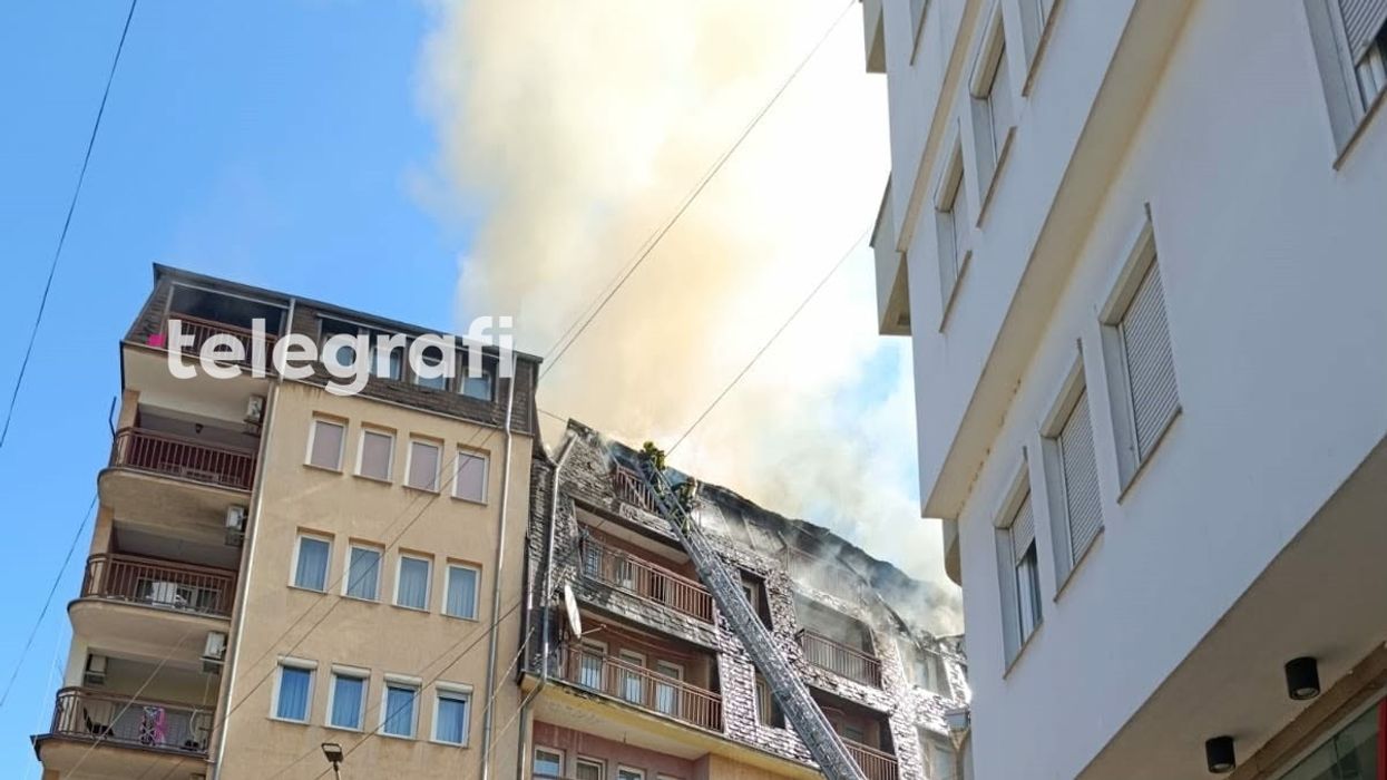 Fëmija në gjendje stabile pas lëndimit nga zjarri në një ndërtesë në Prishtinë, të lënduar lehtë edhe pesë zjarrfikës Fëmija në gjendje stabile pas lëndimit nga zjarri në një ndërtesë në Prishtinë, të lënduar lehtë edhe pesë zjarrfikës