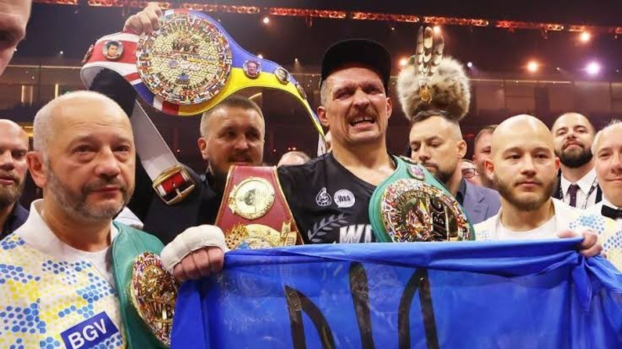 Oleksandr Usyk heq dorë nga rripat e kampionit në WBC, WBA dhe IBF