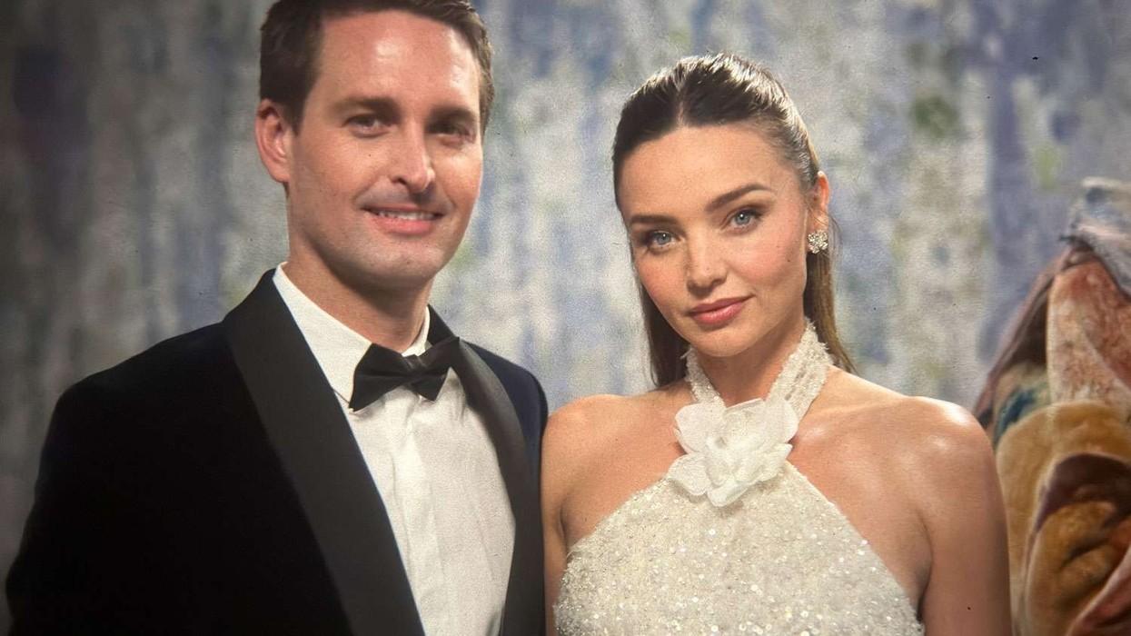 Miranda Kerr dhe bashkëshorti i saj miliarder, kanë shlyer 550 milionë dollarë borxhe mjekësore për familjet amerikane
