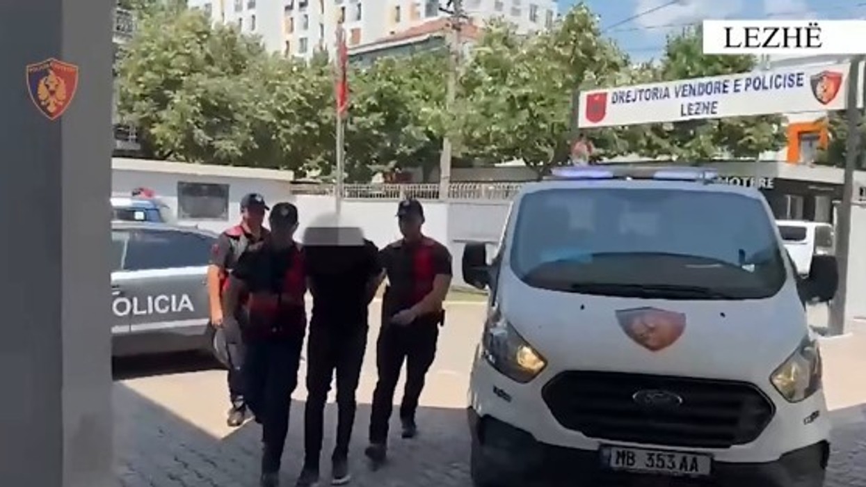Tentoi të vriste vjehrrën, 28-vjeçari e përplas me makinë dhe largohet nga vendngjarja - arrestohet më pas