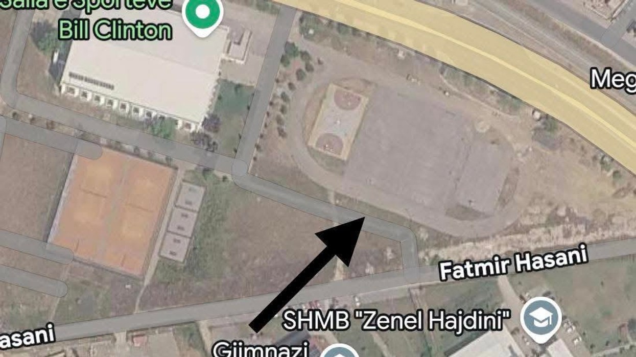 DKRS në Ferizaj ndalon hyrjen e automjeteve në fushat sportive pranë “Bill Clinton”