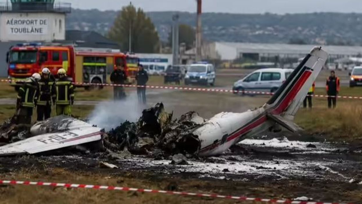 Rrëzohet aeroplani civil në Francë, 11 të vdekur Rrëzohet aeroplani civil në Francë, 11 të vdekur