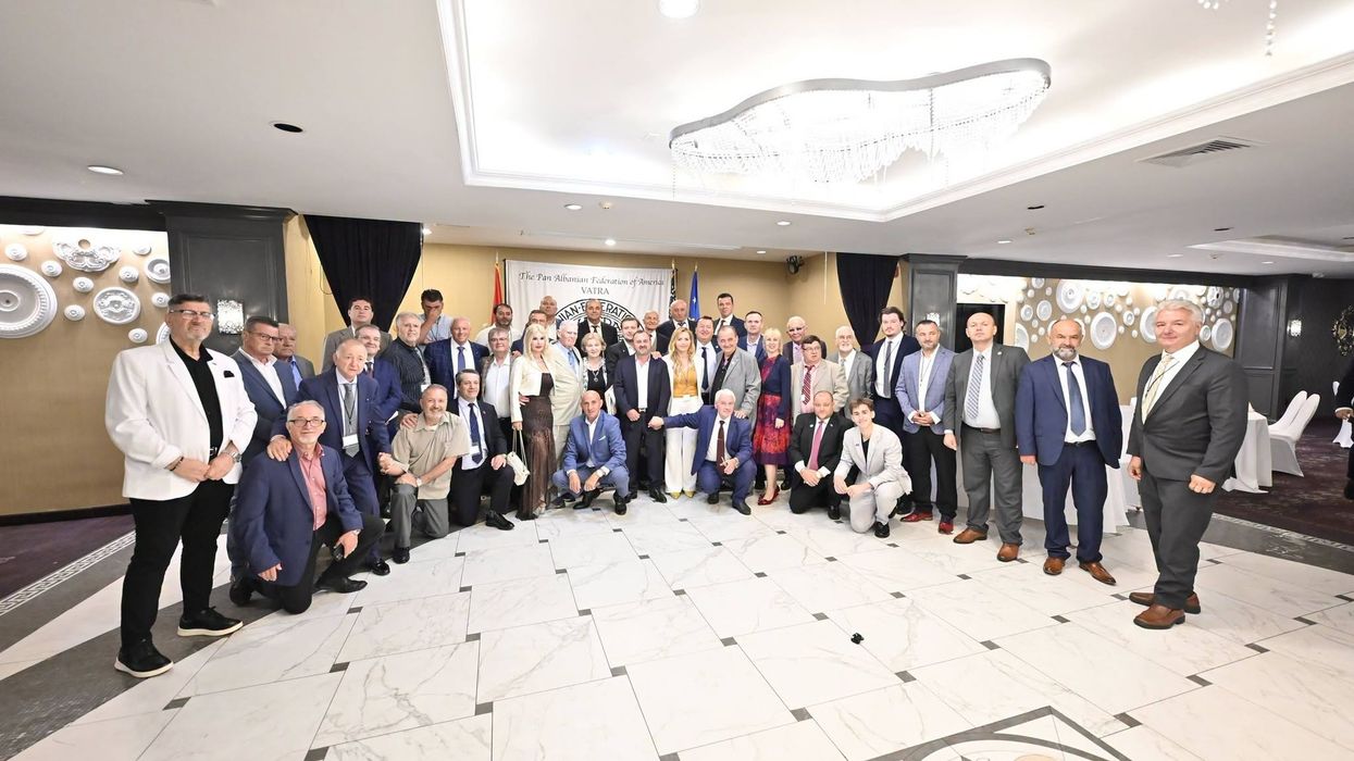 Dr. Elmi Berisha rizgjidhet kryetar i Federatës Vatra në SHBA Dr. Elmi Berisha rizgjidhet kryetar i Federatës Vatra në SHBA