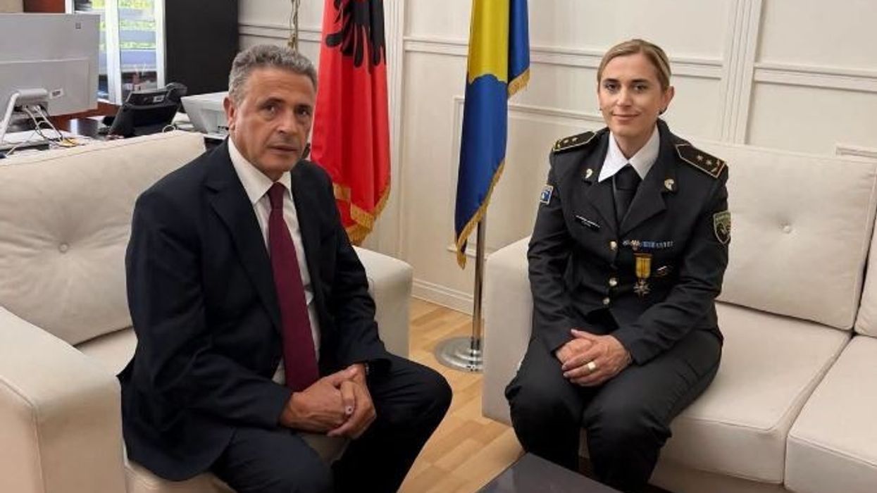 Kosova emëron për herë të parë një grua atashe të Mbrojtjes në Shqipëri Kosova emëron për herë të parë një grua atashe të Mbrojtjes në Shqipëri