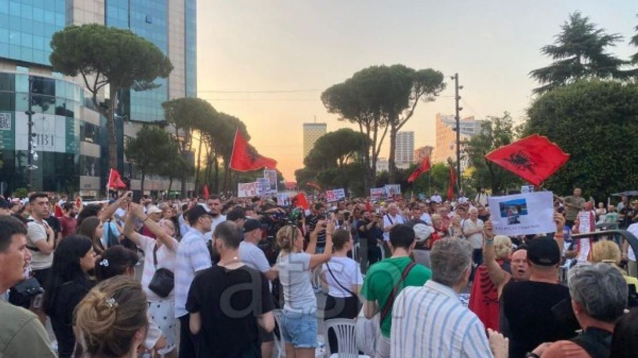 Protesta e 30-të radhazi për Zvërnecin në Tiranë Protesta e 30-të radhazi për Zvërnecin në Tiranë
