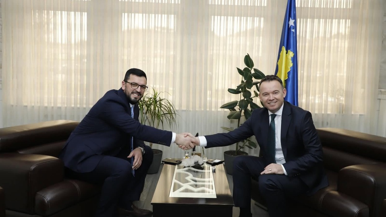 Komuna e Mitrovicës ndau 60 mijë euro për klubet e futbollit dhe basketbollit