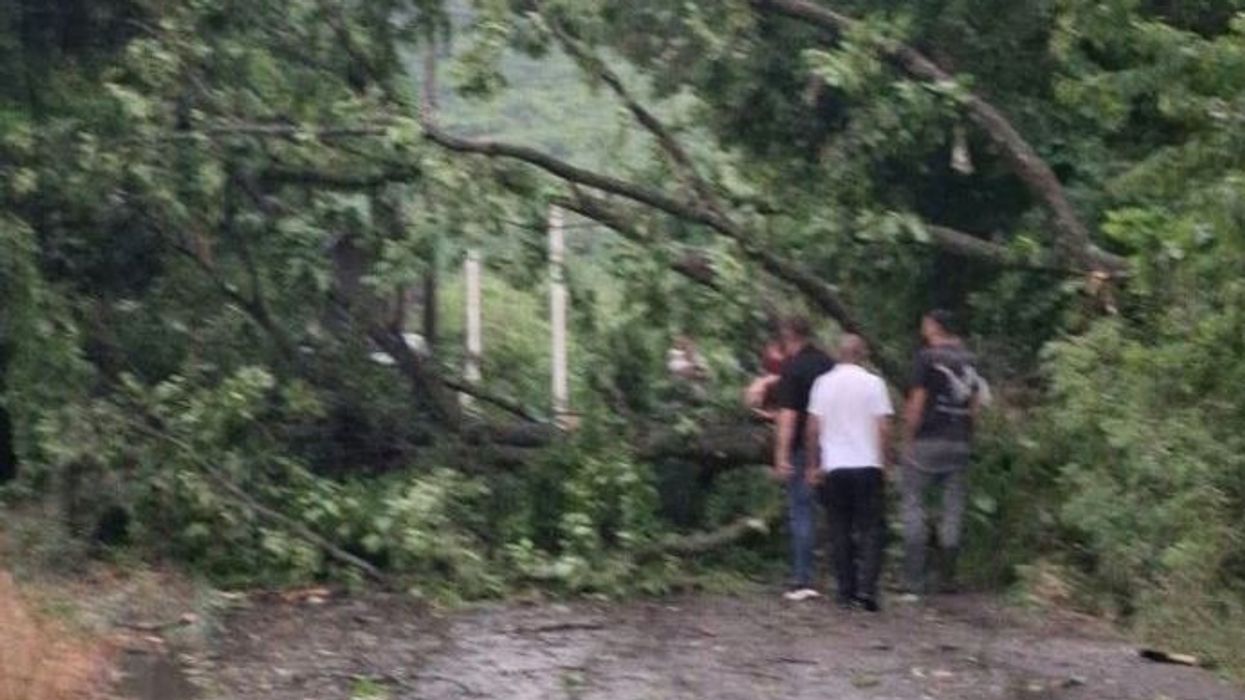 Moti i ligë shkakton dëme në Gjakovë, rrëzohen drunj dhe dëmtohen shtylla elektrike në Gërgoc e Cërmjan Moti i ligë shkakton dëme në Gjakovë, rrëzohen drunj dhe dëmtohen shtylla elektrike në Gërgoc e Cërmjan