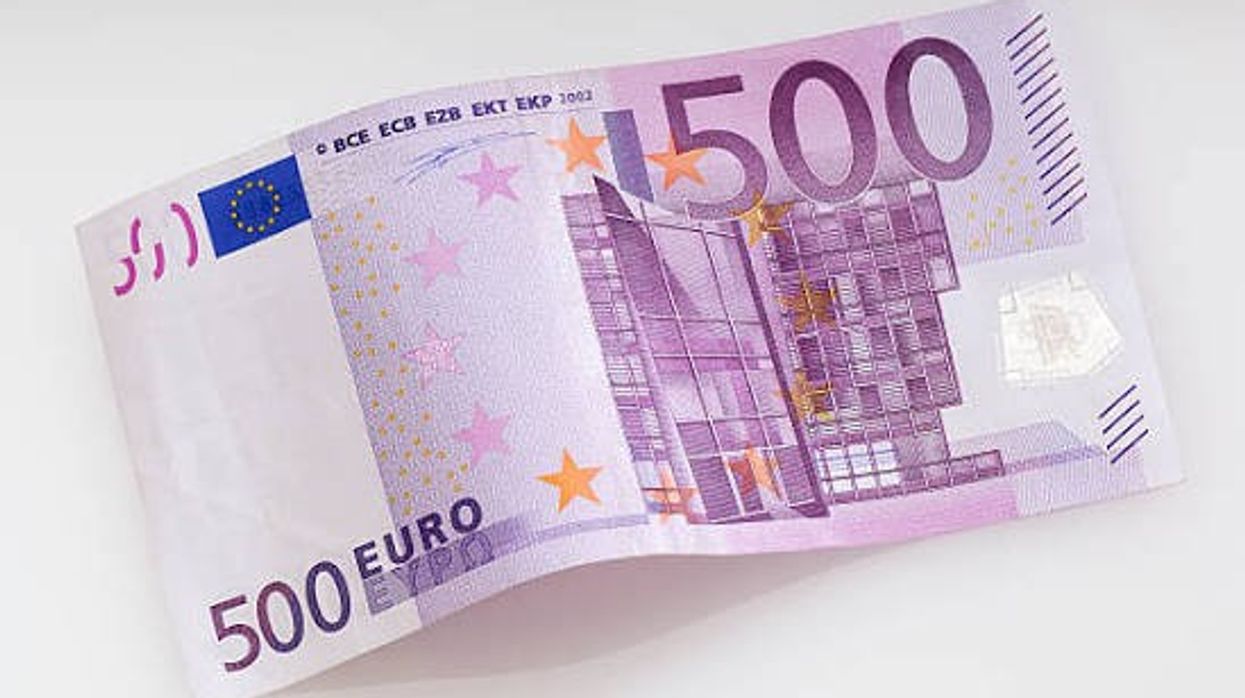 Paga minimale në Kosovë rritet në 500 euro, Kurti: Përfitojnë rreth 150 mijë punëtorë Paga minimale në Kosovë rritet në 500 euro, Kurti: Përfitojnë rreth 150 mijë punëtorë