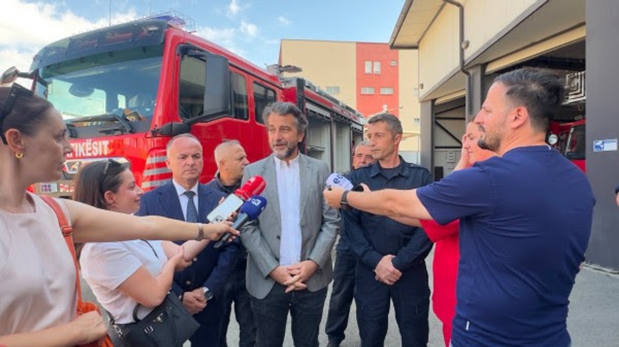 Zjarrfikësit e Prishtinës bëhen me maunë të re