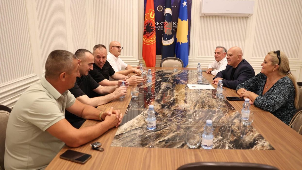 Gjini takon krerët e OVL-UÇK: Kujdesi për historinë tonë, investim për të ardhmen e shtetit dhe të fëmijëve tanë Gjini takon krerët e OVL-UÇK: Kujdesi për historinë tonë, investim për të ardhmen e shtetit dhe të fëmijëve tanë