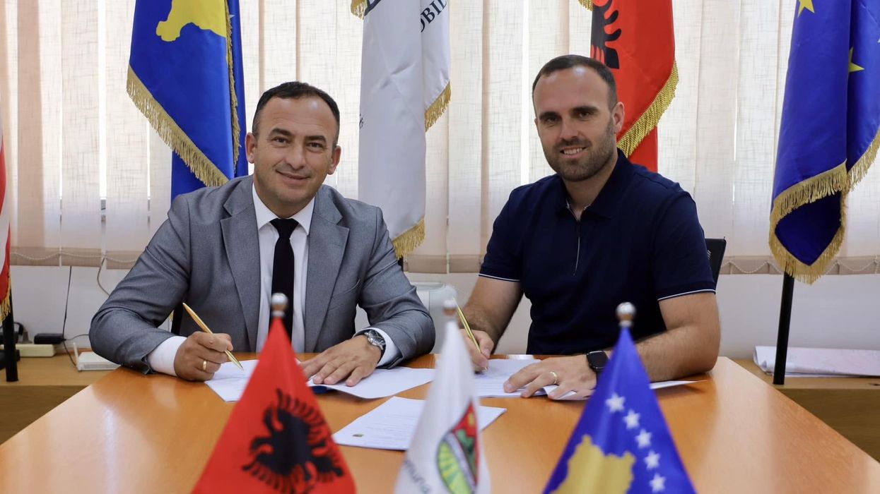 Thaçi nënshkruan kontratën për ndërtimin e QKMF-së së re në Obiliq: Të premten vendoset gurthemeli me Kurtin dhe Vitinë Thaçi nënshkruan kontratën për ndërtimin e QKMF-së së re në Obiliq: Të premten vendoset gurthemeli me Kurtin dhe Vitinë