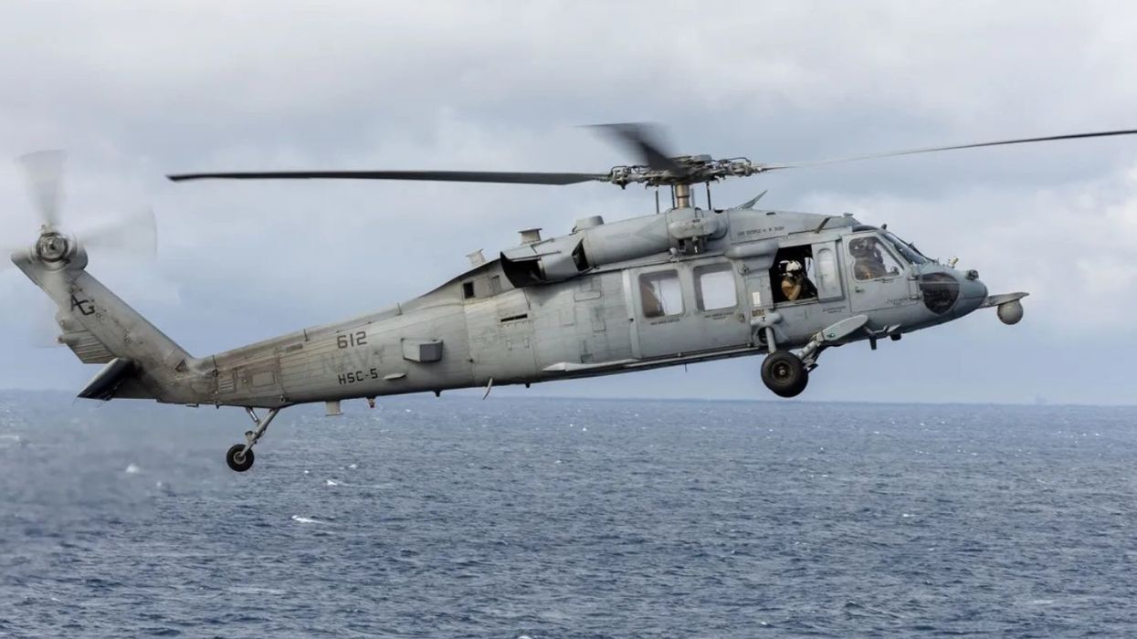 Rrëzohet helikopteri i Marinës amerikane në Detin Arabik, një ushtarak i zhdukur Rrëzohet helikopteri i Marinës amerikane në Detin Arabik, një ushtarak i zhdukur