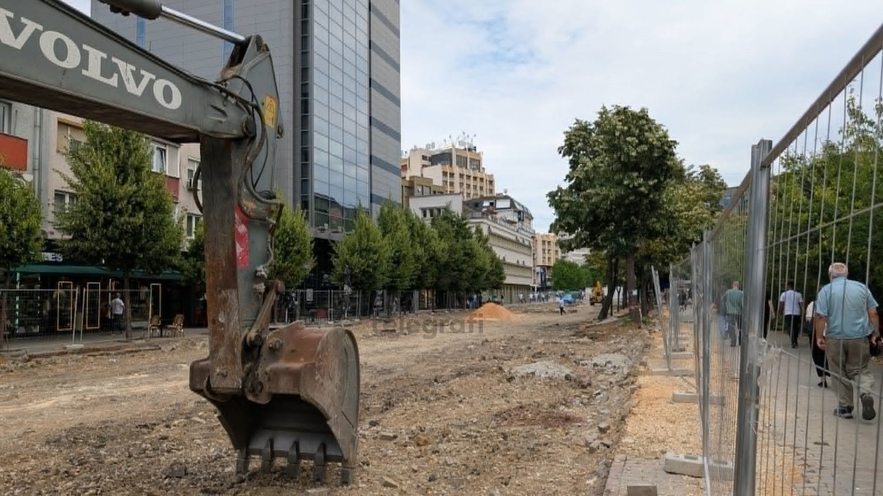 Çfarë po ndodh me sheshin “Xhorxh Bush” – punimet tani po zhvillohen në zonën që nga MKT konsiderohej si ‘trashëgimi kulturore’